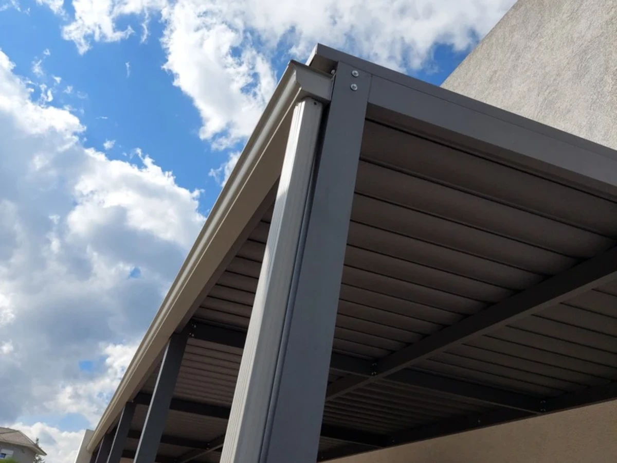 Thick louvered roofs
