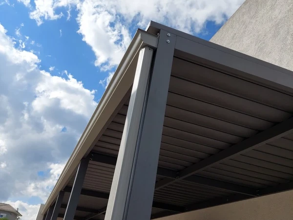 Thick louvered roofs