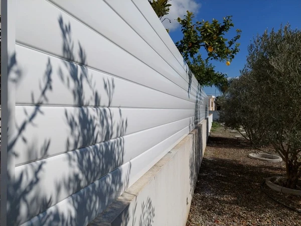 Modern aluminium fence designs by TopFence, photo 11