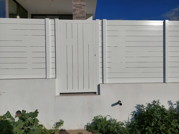 Modern aluminium fence designs by TopFence, photo 43