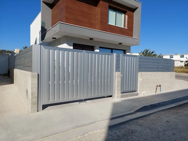 Modern aluminium fence designs by TopFence, photo 19