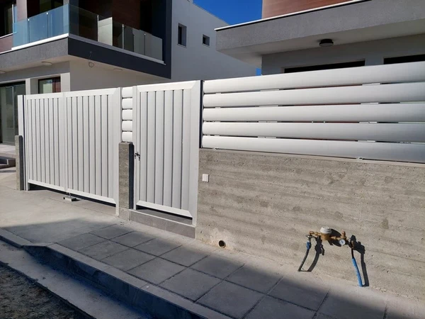 Modern aluminium fence designs by TopFence, photo 18