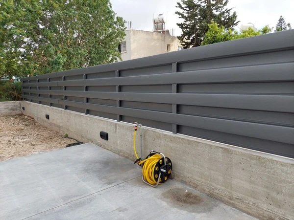 Modern aluminium fence designs by TopFence, photo 25