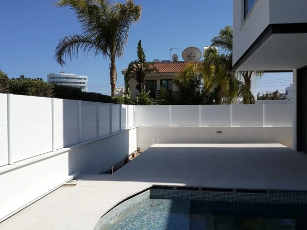 Modern aluminium fence designs by TopFence, photo 5