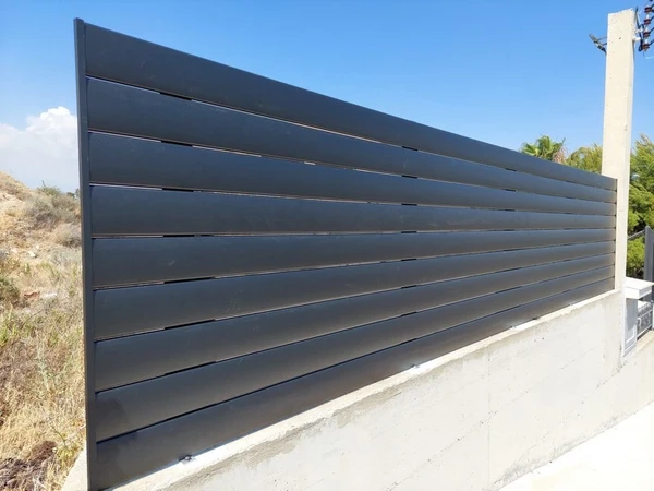 Modern aluminium fence designs by TopFence, photo 27