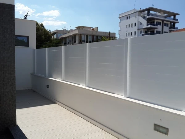 Modern aluminium fence designs by TopFence, photo 6