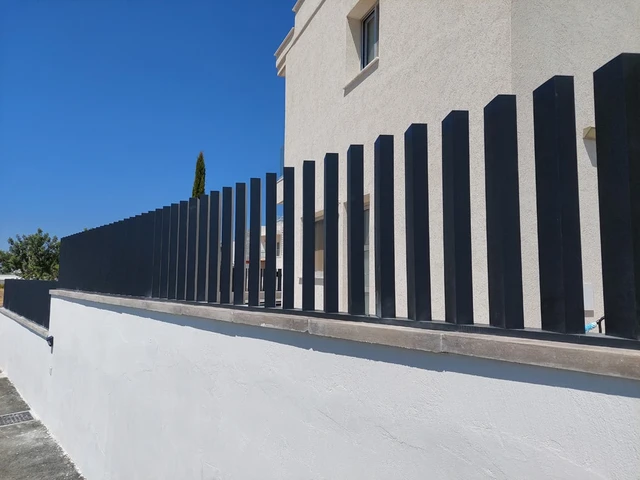 Vertical fence